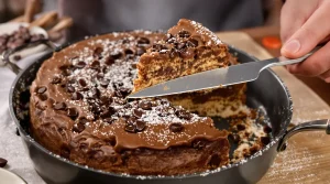 C'est la nouvelle recette qui fait fureur cet hiver : le gâteau noisettes-chocolat à la croûte ultra craquante (et vraiment facile)
